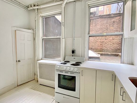 5th image of 288 Mulberry St APT 1
