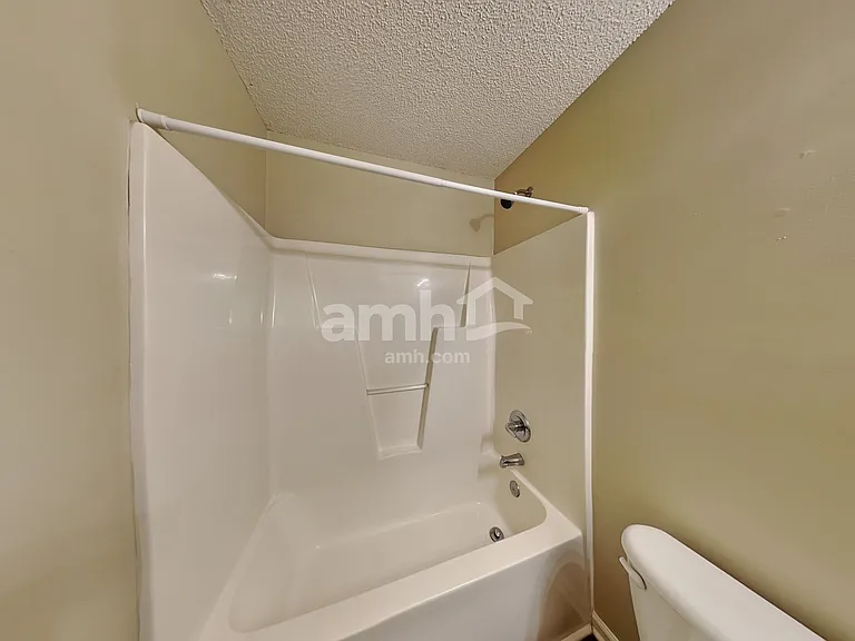 15464 Stone Hollow Dr — Photo 16