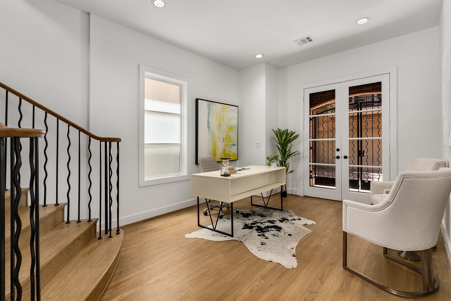 Property in a prime location with modern interiors