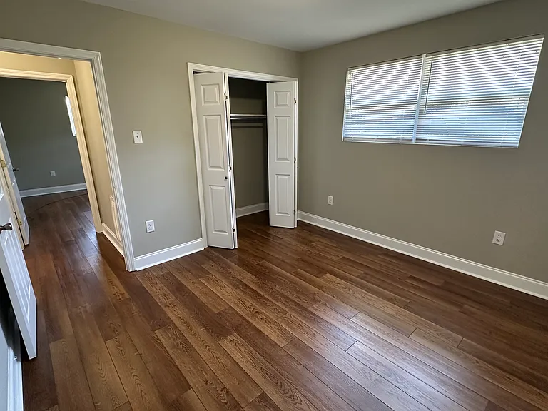 4907 Loyola Ave — Photo 7
