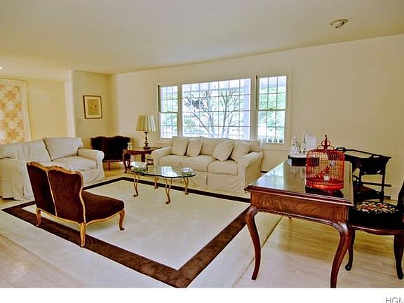 5th image of 28 Christopher Dr