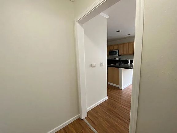 4th image of 5540 Franklin Ave