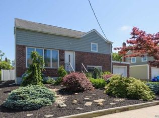 83 Thompson Ave, Oceanside, NY 11572