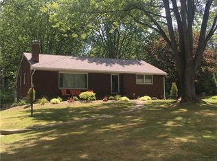 211 Mission Meade Dr, New Castle, PA 16105