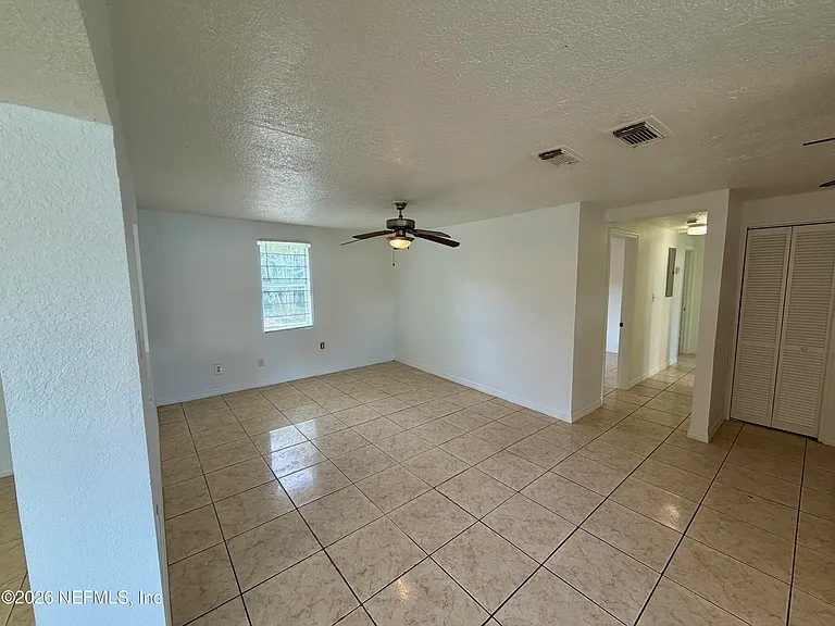 5903 Droad St — Photo 4