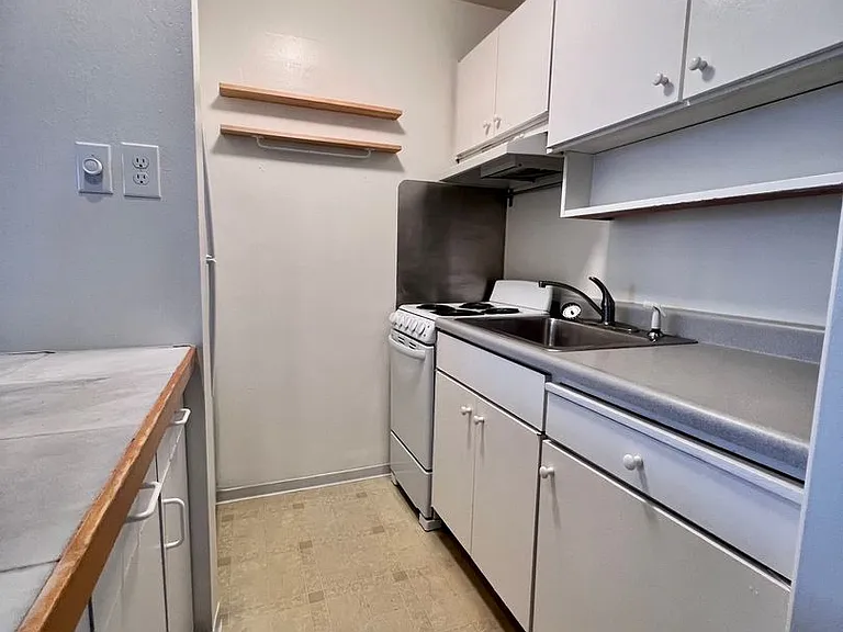 9 Commodore Dr #205 — Photo 2
