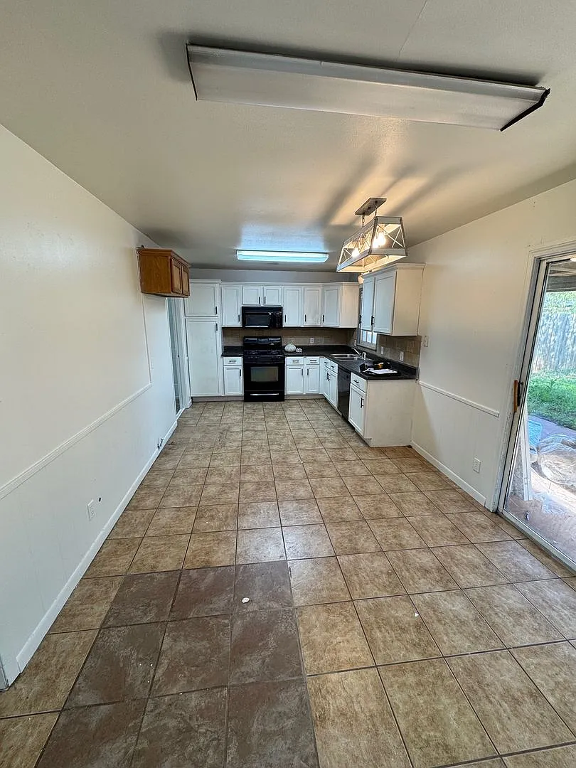 2633 Minter Lane — Photo 3