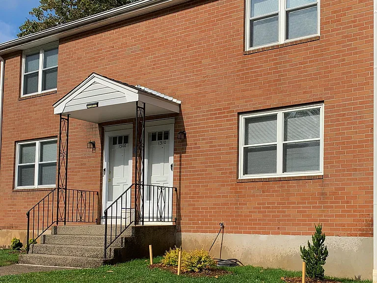 Private front and rear entrances. No neighbors above or below.