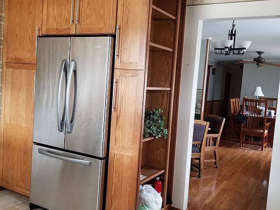 3rd image of 1191 N Meadow Dr