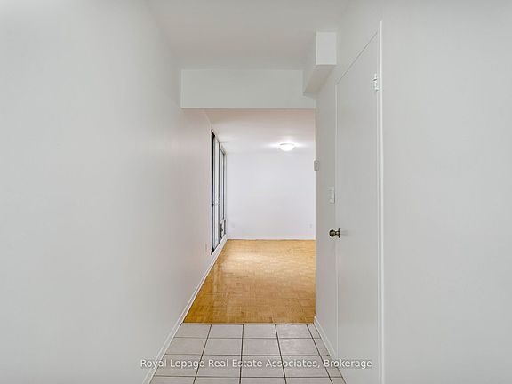 4th image of 5 Massey Sq Unit 1710