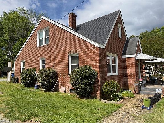3rd image of 734 Burlington Ave