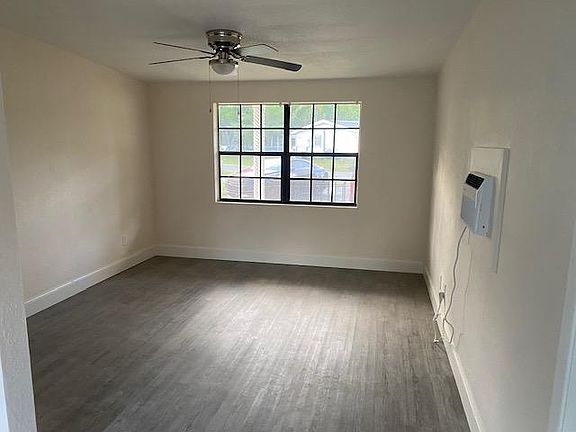 3rd image of 5121 Kilarney Ct #B