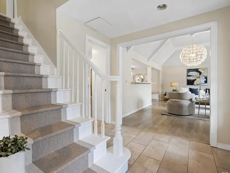 4301 S Alton Pl — Photo 2