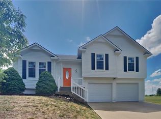 1413 Thomas Dr, Louisburg, KS 66053