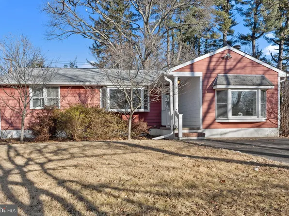 18 Lawndale Dr, Yardley, PA 19067