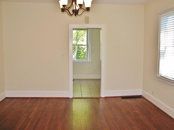 3rd image of 4556 Buxton Ave