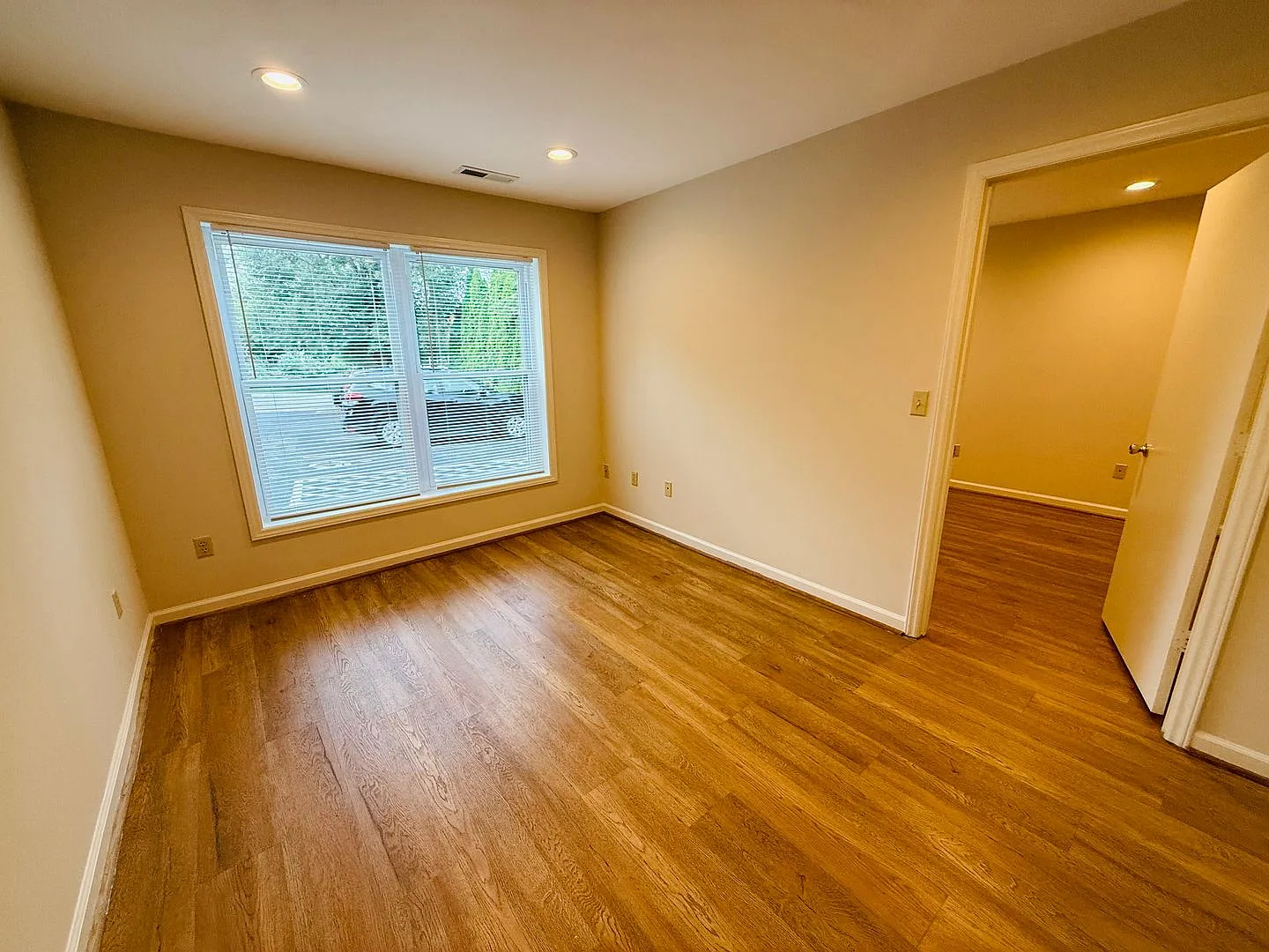 1 Bedroom, 1 Bath Apartment — Photo 4