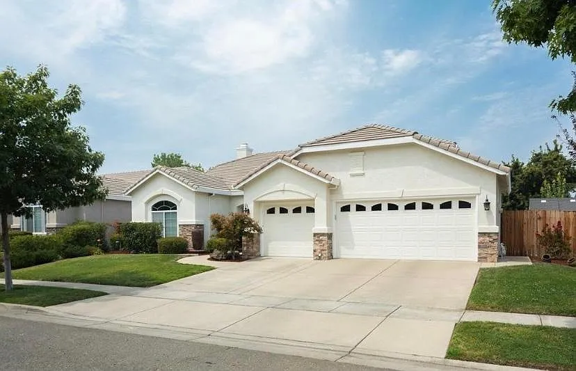 1833 Colin Ct photo 1