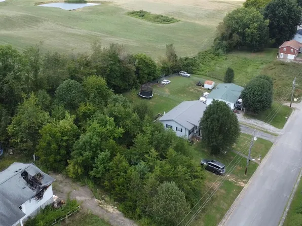 Brad East St, Greeneville, TN 37743