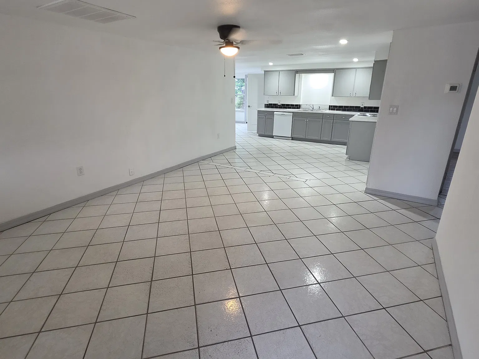 3 bed, 1200 sqft, $1,700 — Photo 3
