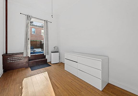 5th image of 32 E 68th St #4B