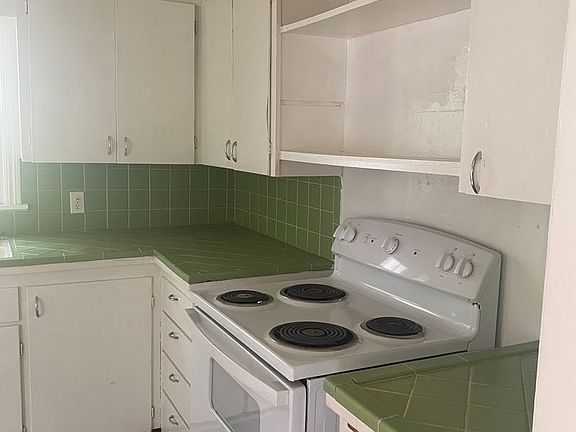 4th image of 2225 SE Osage Ave