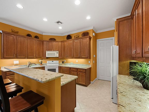 3rd image of 7156 Maidstone Drive