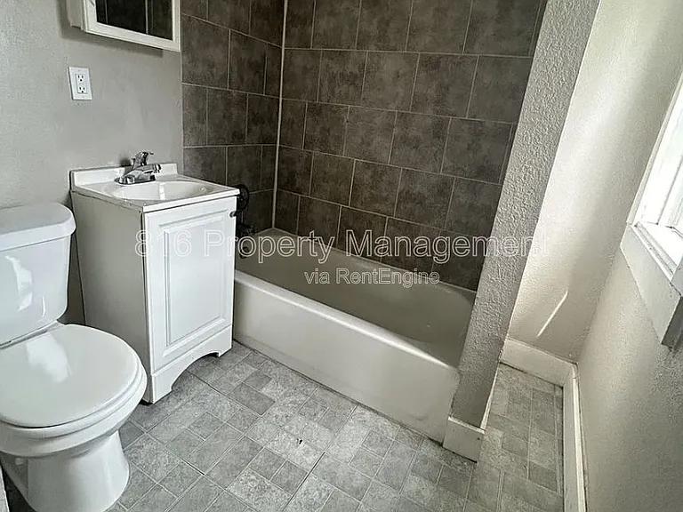 2702 Peery Ave #2E — Photo 4