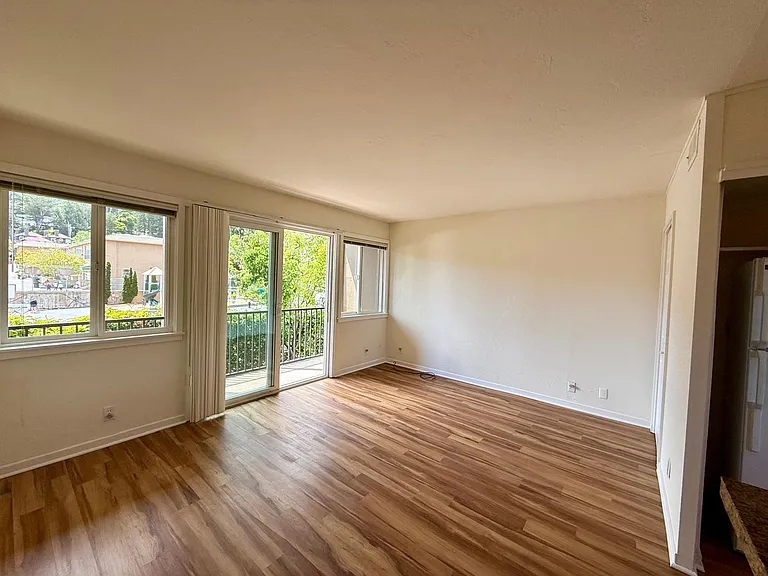 30 Locust Ave #1-8 — Photo 6
