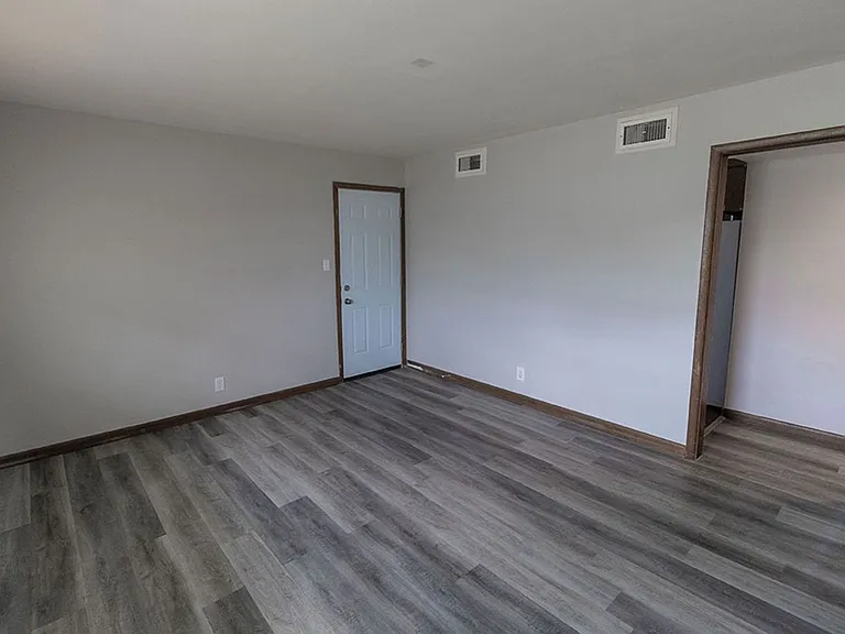 1804 Sylvan Ln — Photo 6