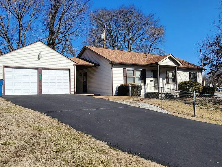 590 Wilson Ave — Photo 2