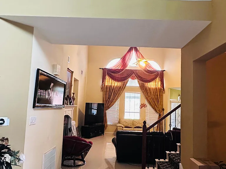 1913 Blue Ridge Dr — Photo 2
