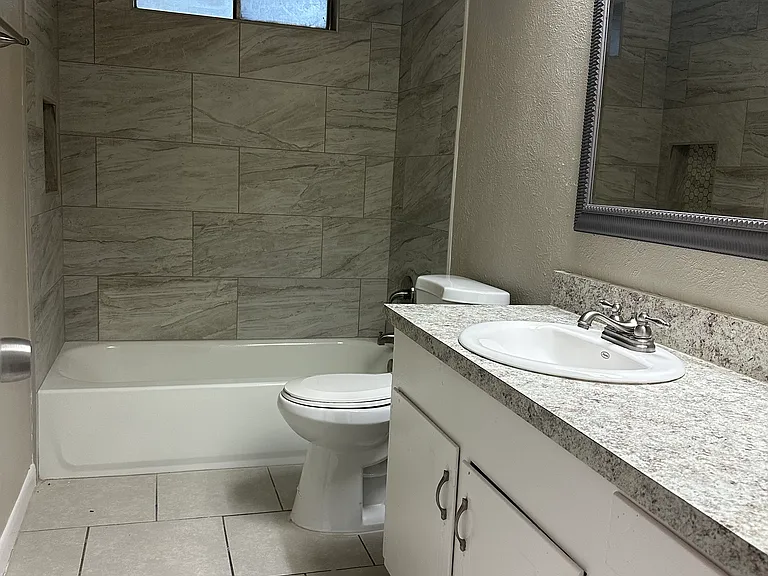 1114 Wintergreen Ct — Photo 10