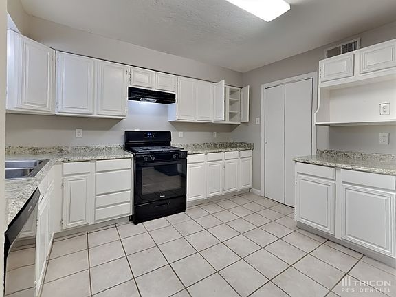 4th image of 2203 Redwood Dr