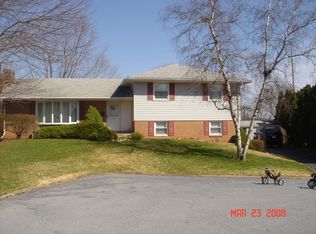 3 Elliott Ct, Douglassville, PA 19518