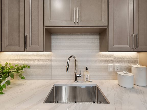 5th image of 72 Hyde Park Ave #4