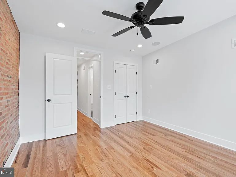 1434 Marshall St — Photo 22