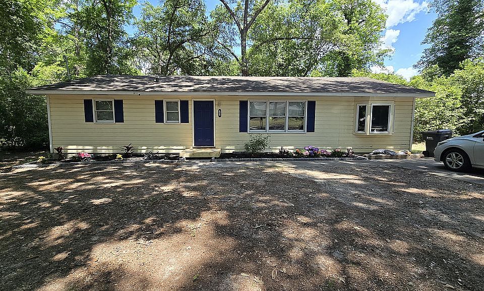 1st image of 826 Oak Ridge Dr
