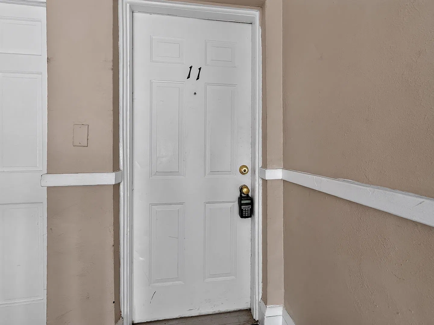 College St 2623 — Photo 3