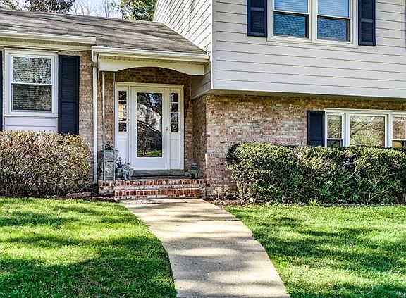 2nd image of 9321 Lakeland Ct