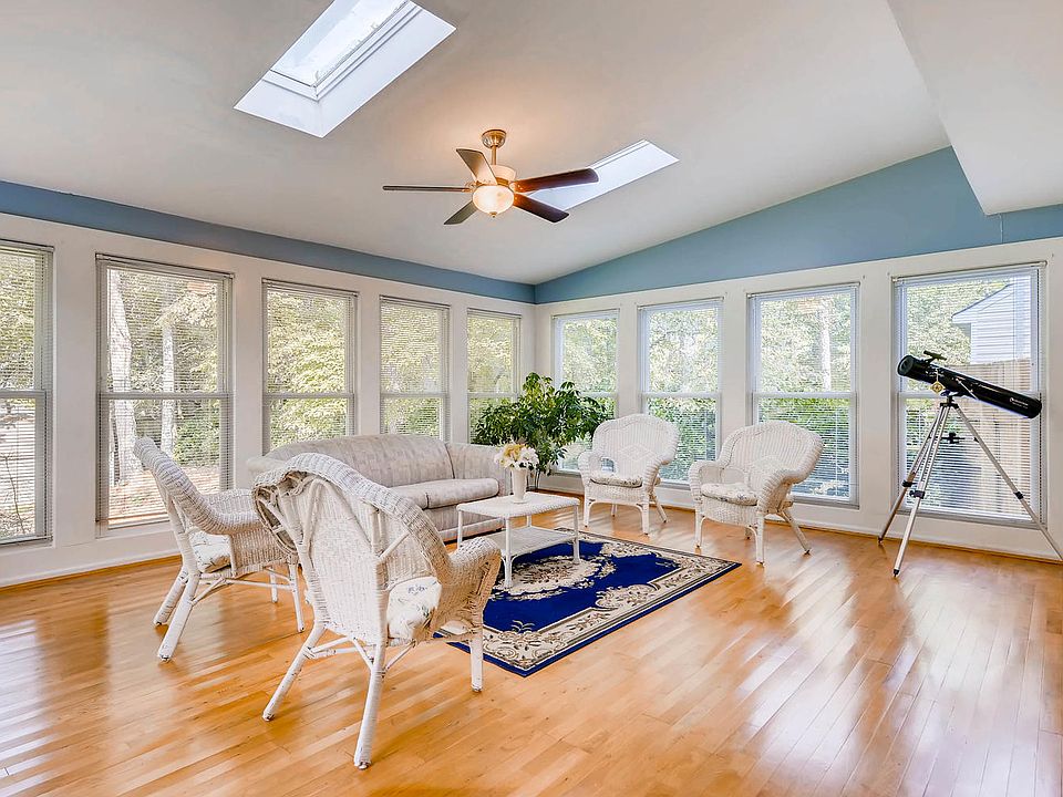 2nd image of 474 Guilford Cir