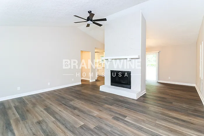 4 bed, 3.0 bath, 1842 sqft, $2,465 — Photo 4