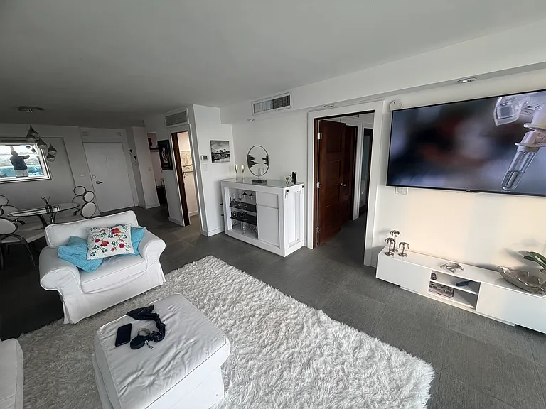 6770 Indian Creek Dr #15L — Photo 8