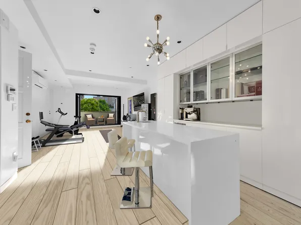 141 West 95th Street image 23 of 25