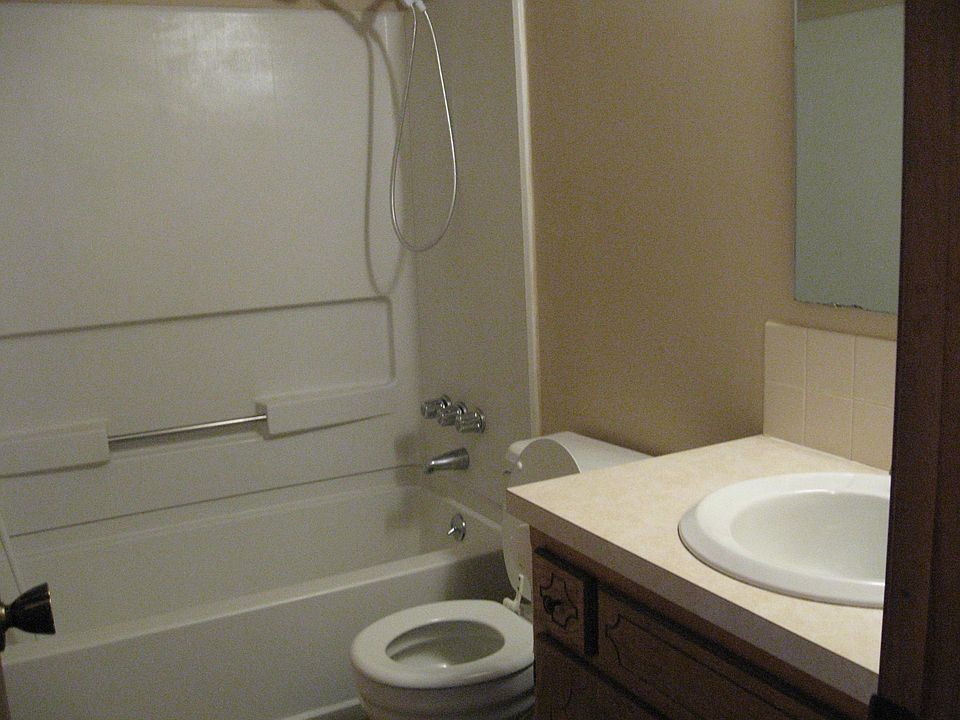 2nd image of 817 E Rosewood St