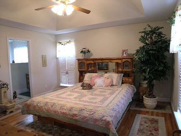 3rd image of 241 Fairhill Dr NE