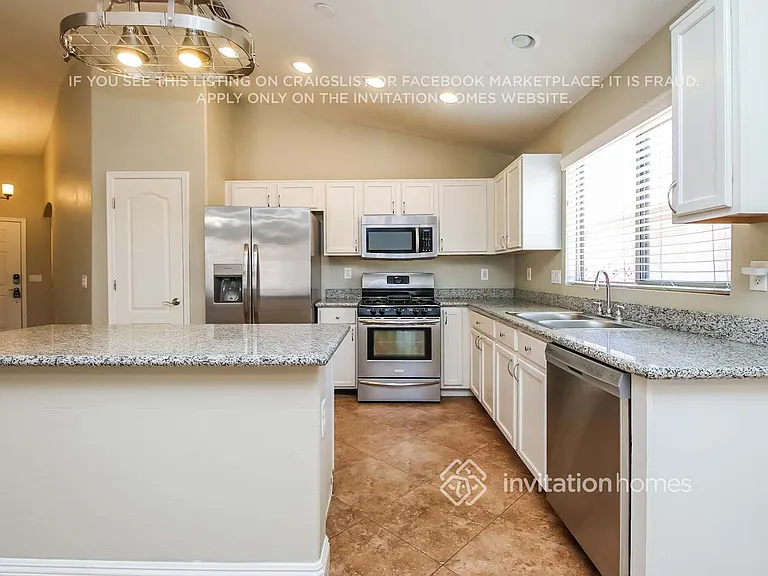 1400 E Vernoa St — Photo 8