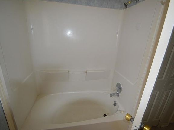 5th image of 845 Sky Lake Cir APT B