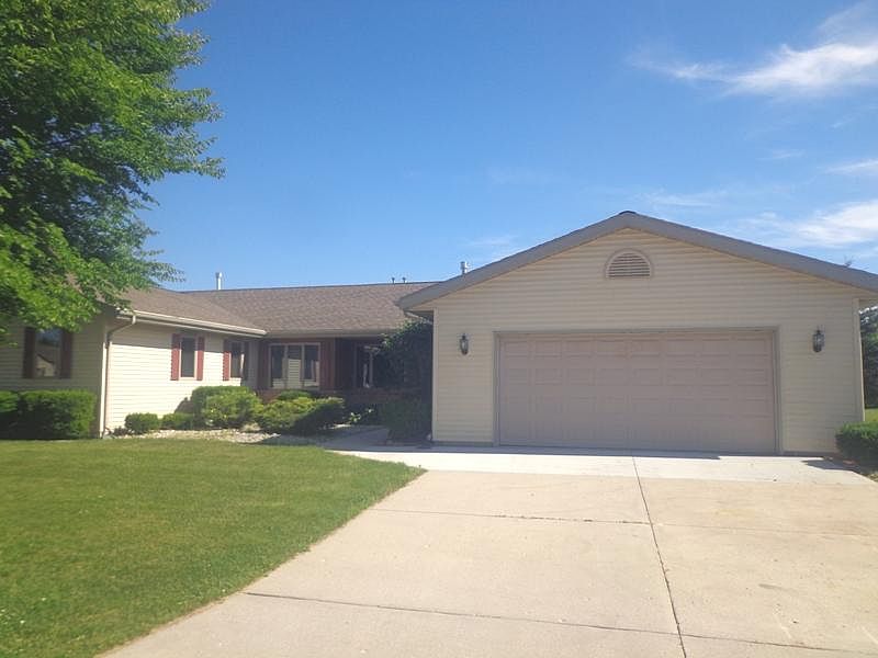 1st image of 145 Lexington Ct