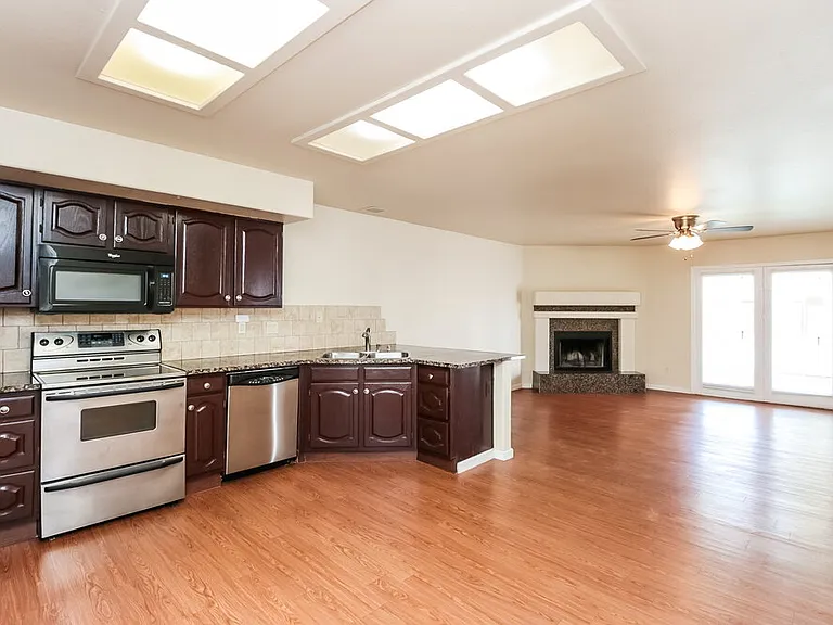 3422 E Woodland Dr — Photo 8